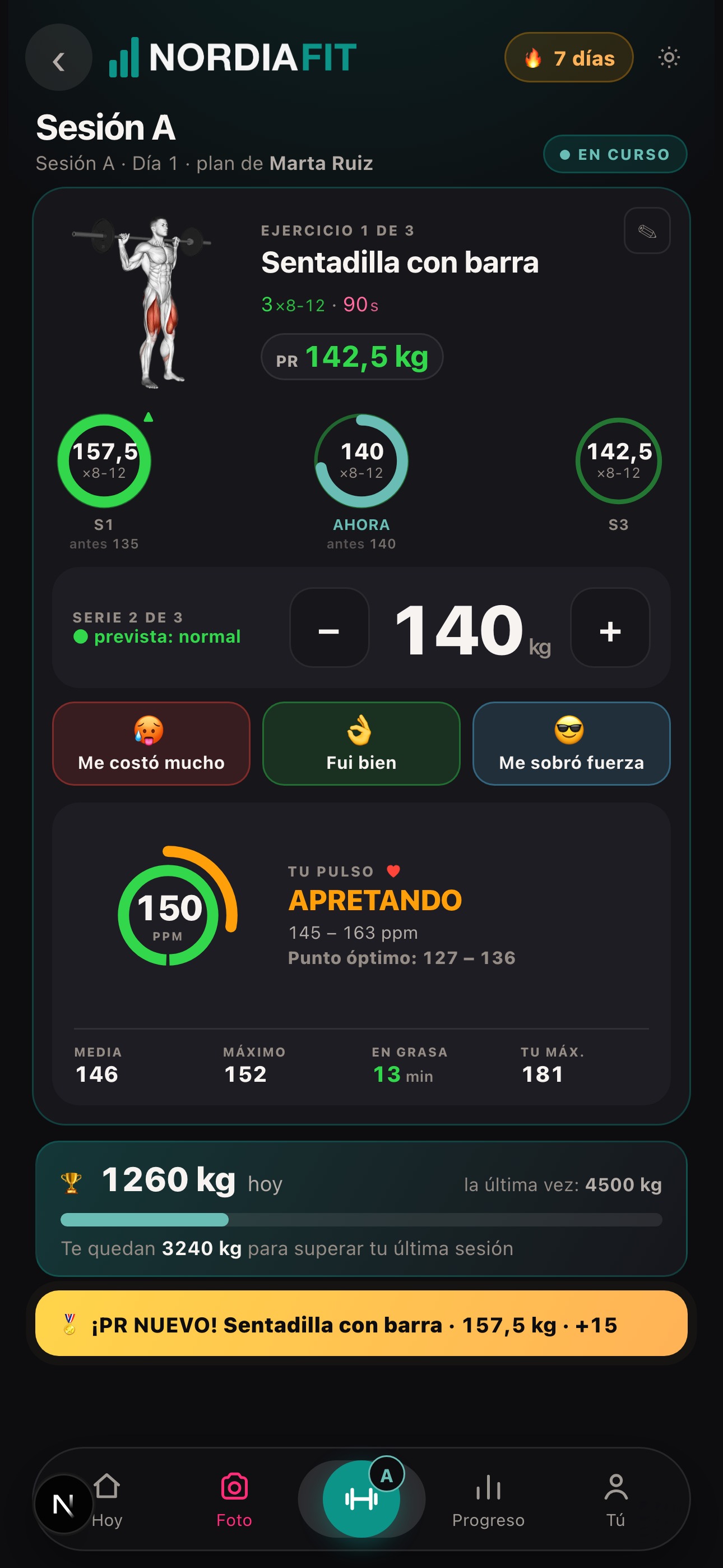 La app de entrenamiento con el pulso de la banda: 150 pulsaciones, zona «apretando», con la media, el máximo y los minutos en zona de grasa
